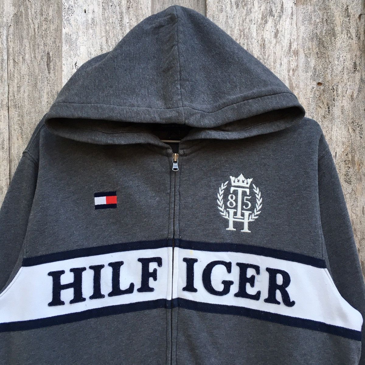 Designer × Tommy Hilfiger Tommy Hilfiger Spell Out Hoodie Sweatshirt Size US L / EU 52-54 / 3 - 2 Thumbnail