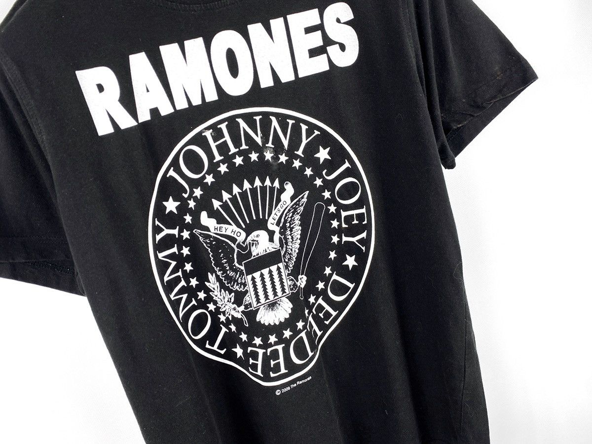 Vintage vintage RAMONES T-Shirt Tour Concert 90s 80s music rock Size US M / EU 48-50 / 2 - 2 Thumbnail