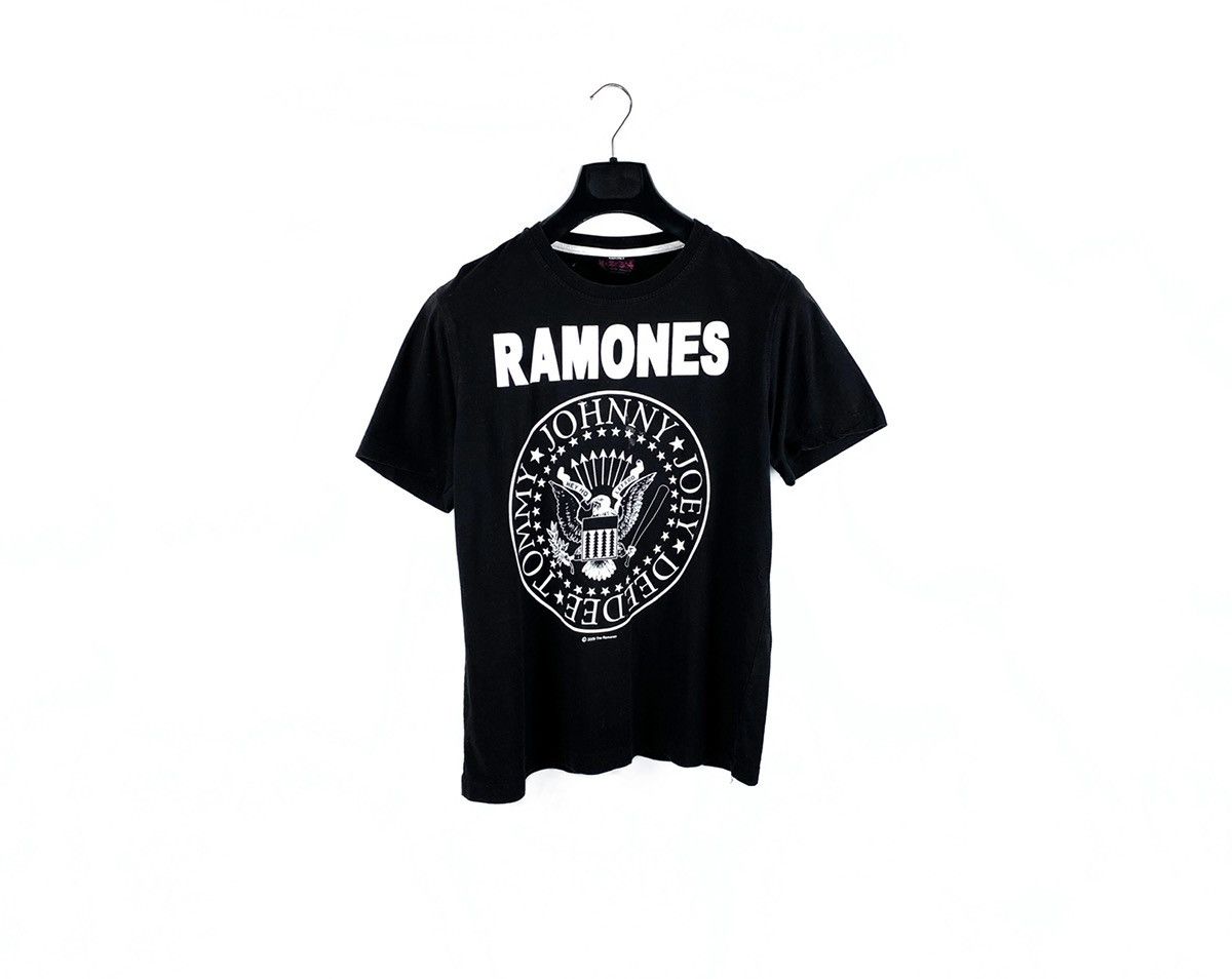 Vintage vintage RAMONES T-Shirt Tour Concert 90s 80s music rock Size US M / EU 48-50 / 2 - 1 Thumbnail