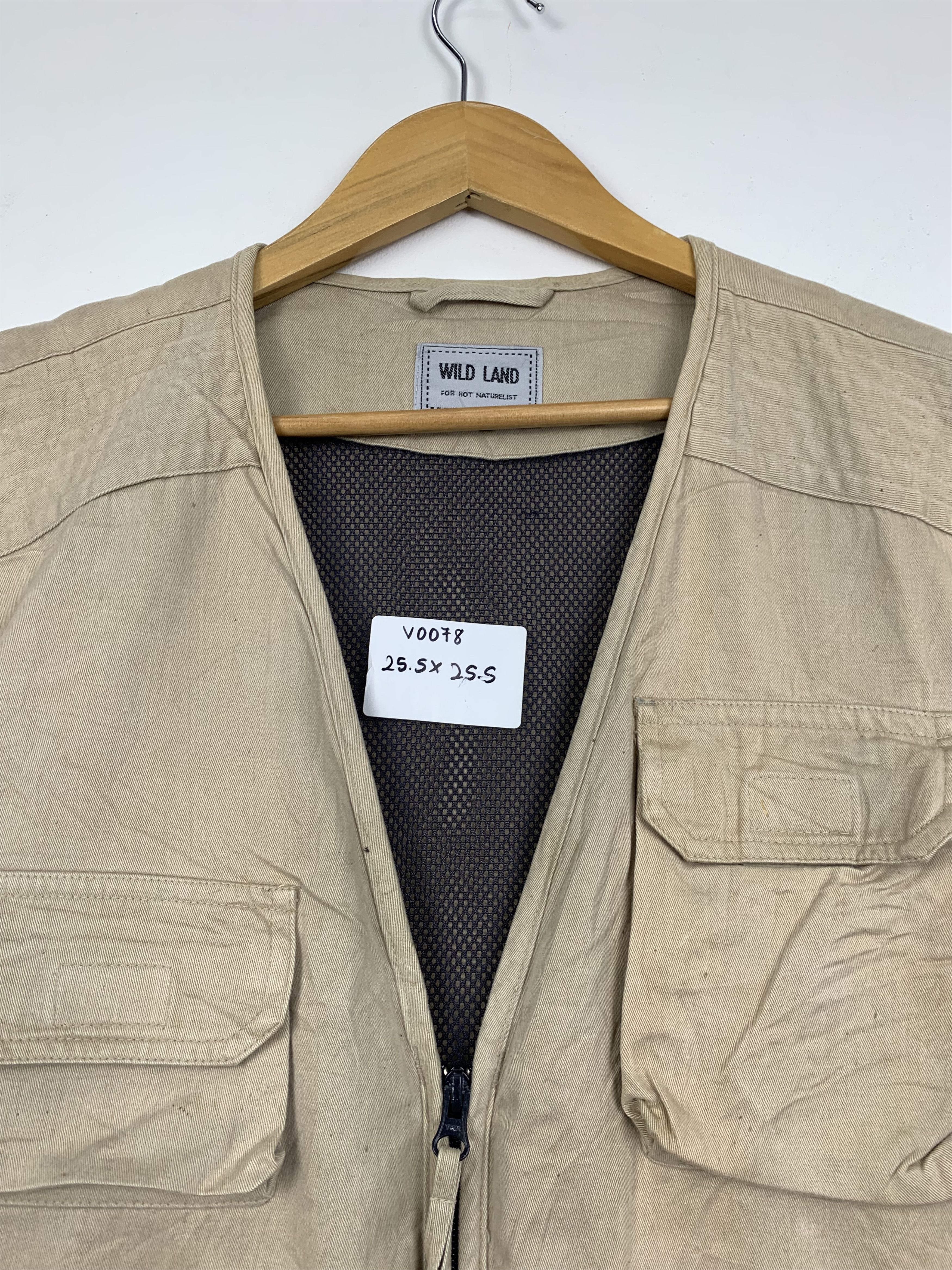 Japanese Brand Vintage WILD LAND Khaki Zip Multi Pocket vests Size US M / EU 48-50 / 2 - 6 Thumbnail