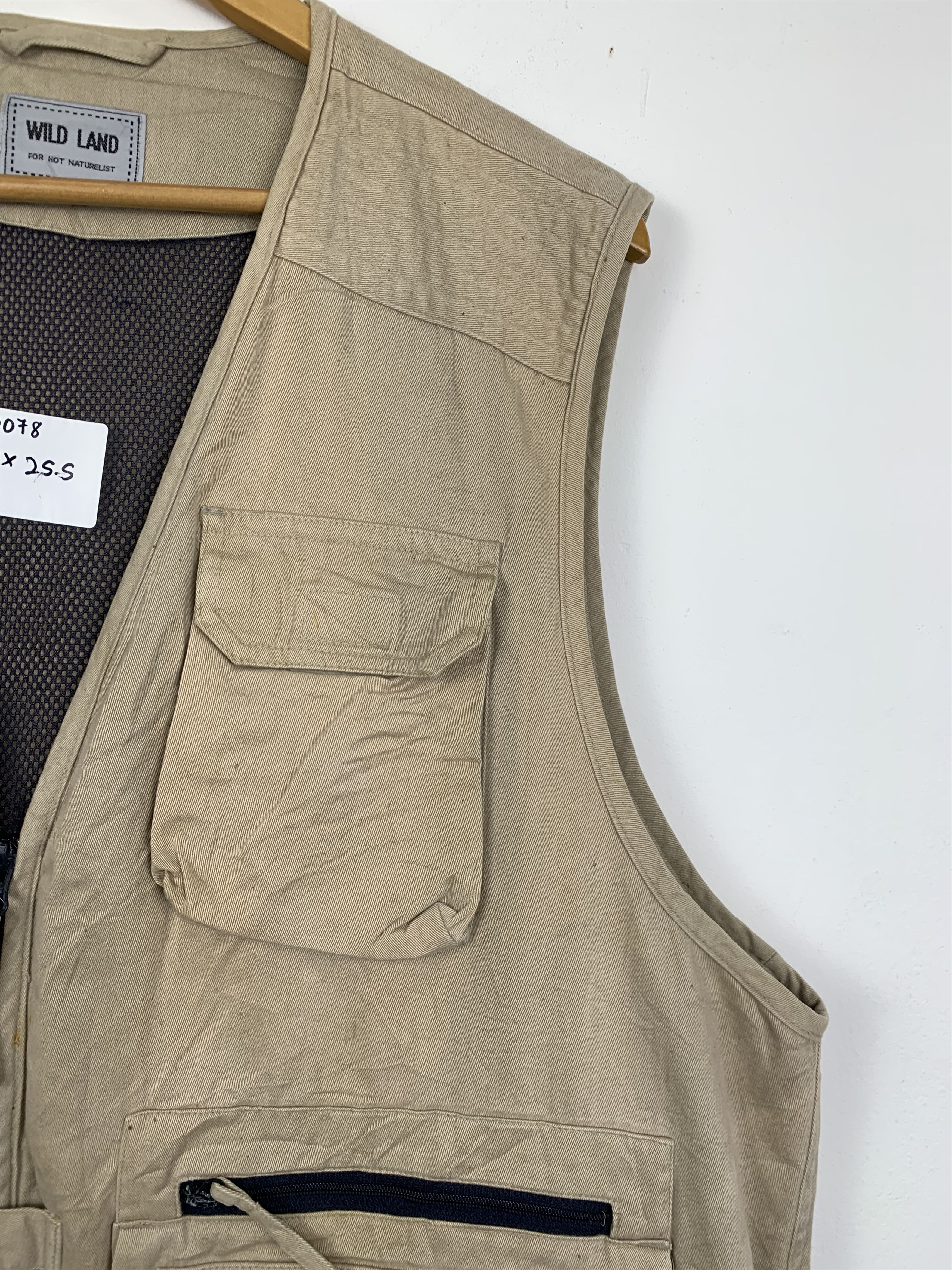 Japanese Brand Vintage WILD LAND Khaki Zip Multi Pocket vests Size US M / EU 48-50 / 2 - 4 Thumbnail