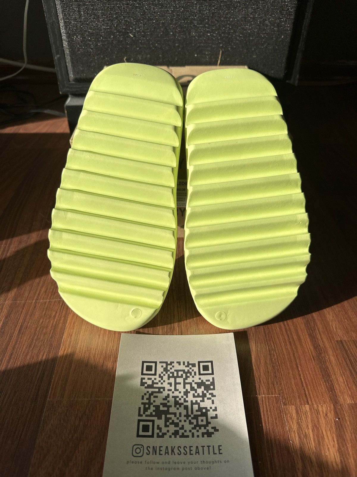 Adidas × Kanye West Adidas Yeezy Slide "Glow Green" Size 6 GX6138 Size US 6 / EU 39 - 5 Thumbnail