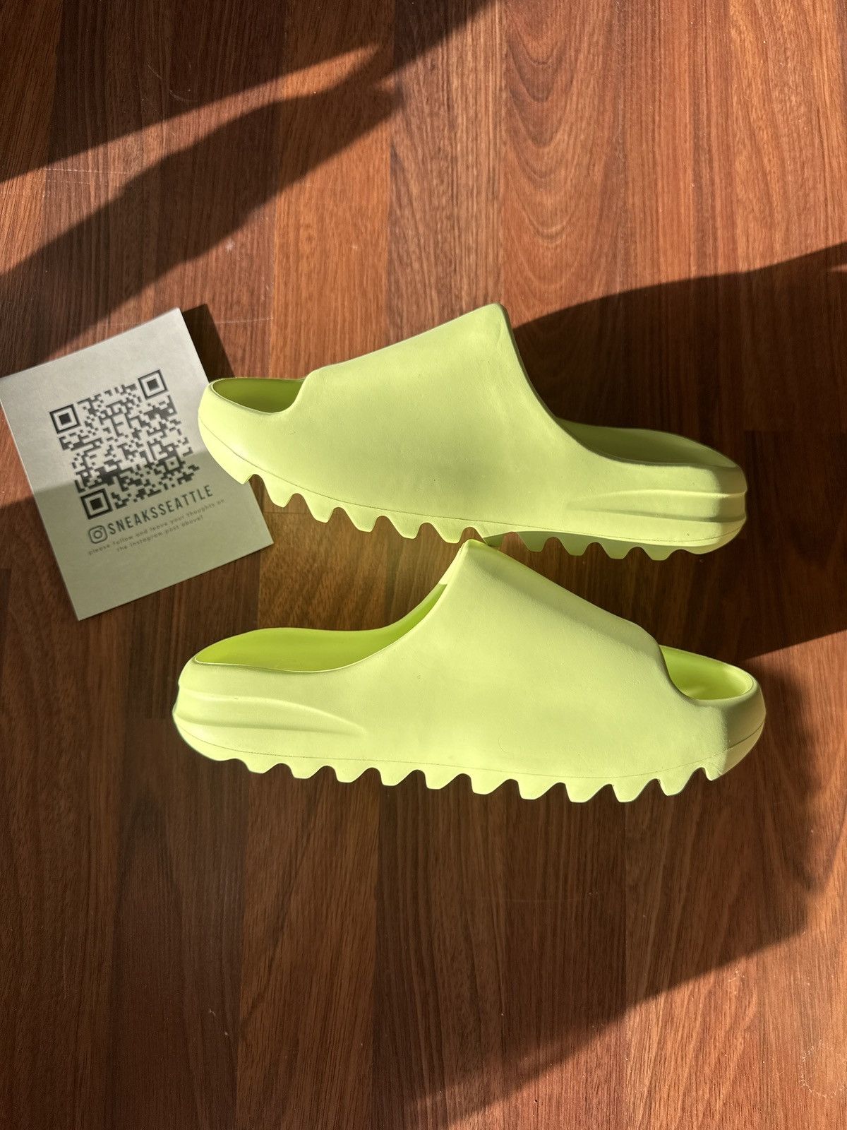 Adidas × Kanye West Adidas Yeezy Slide "Glow Green" Size 6 GX6138 Size US 6 / EU 39 - 2 Thumbnail
