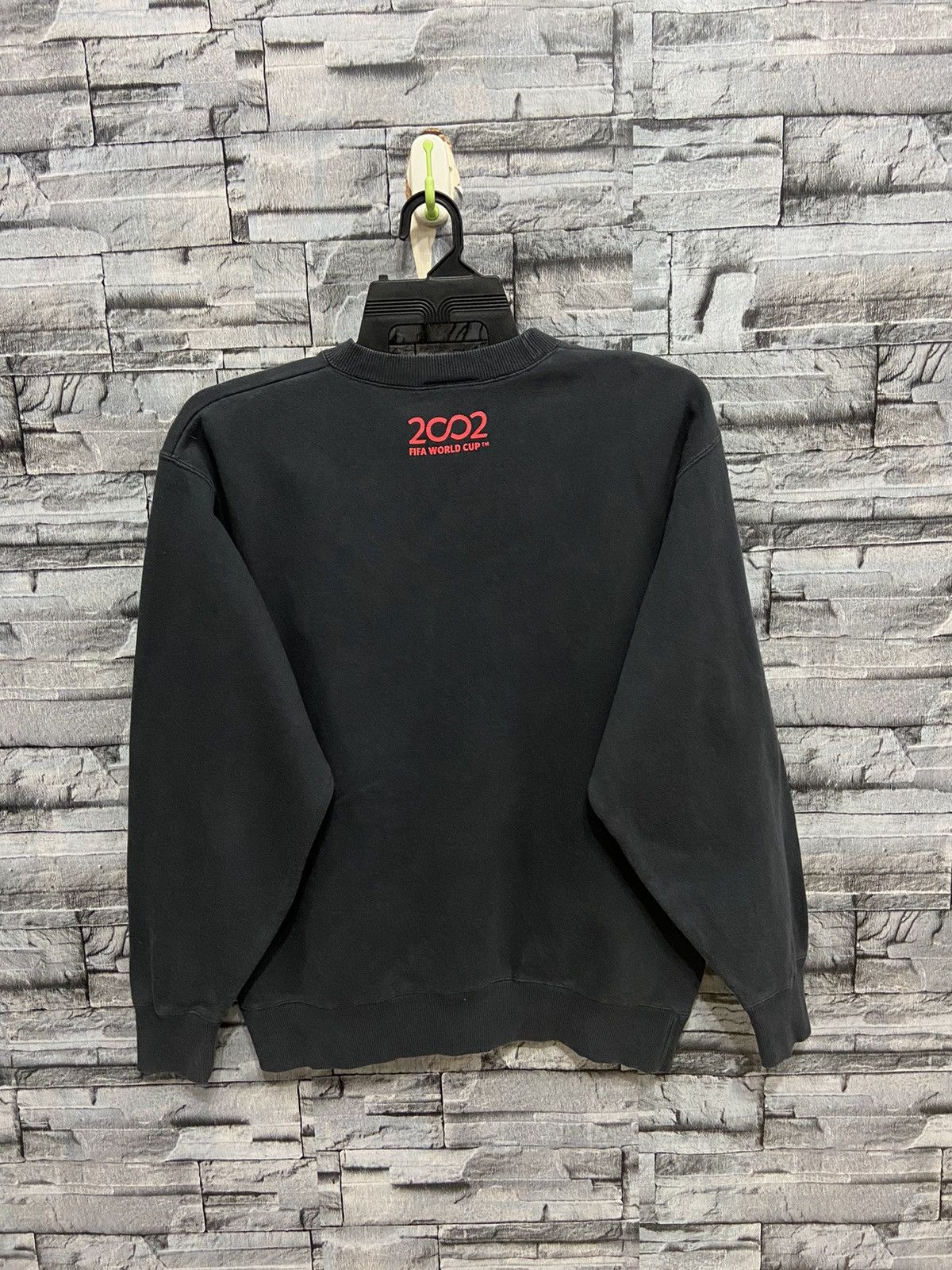 Japanese Brand Vintage Fifa Korea Japan Sweatshirt big logo map fit L Size US L / EU 52-54 / 3 - 6 Thumbnail