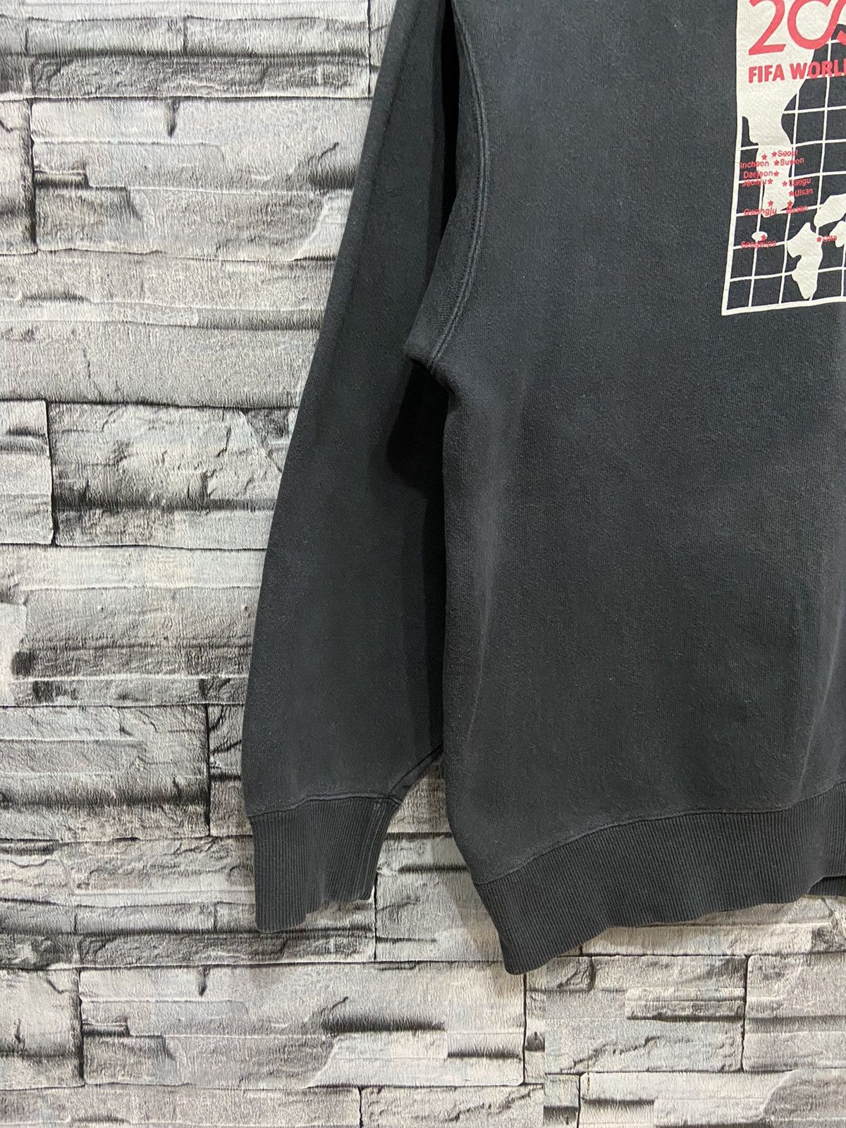 Japanese Brand Vintage Fifa Korea Japan Sweatshirt big logo map fit L Size US L / EU 52-54 / 3 - 4 Thumbnail