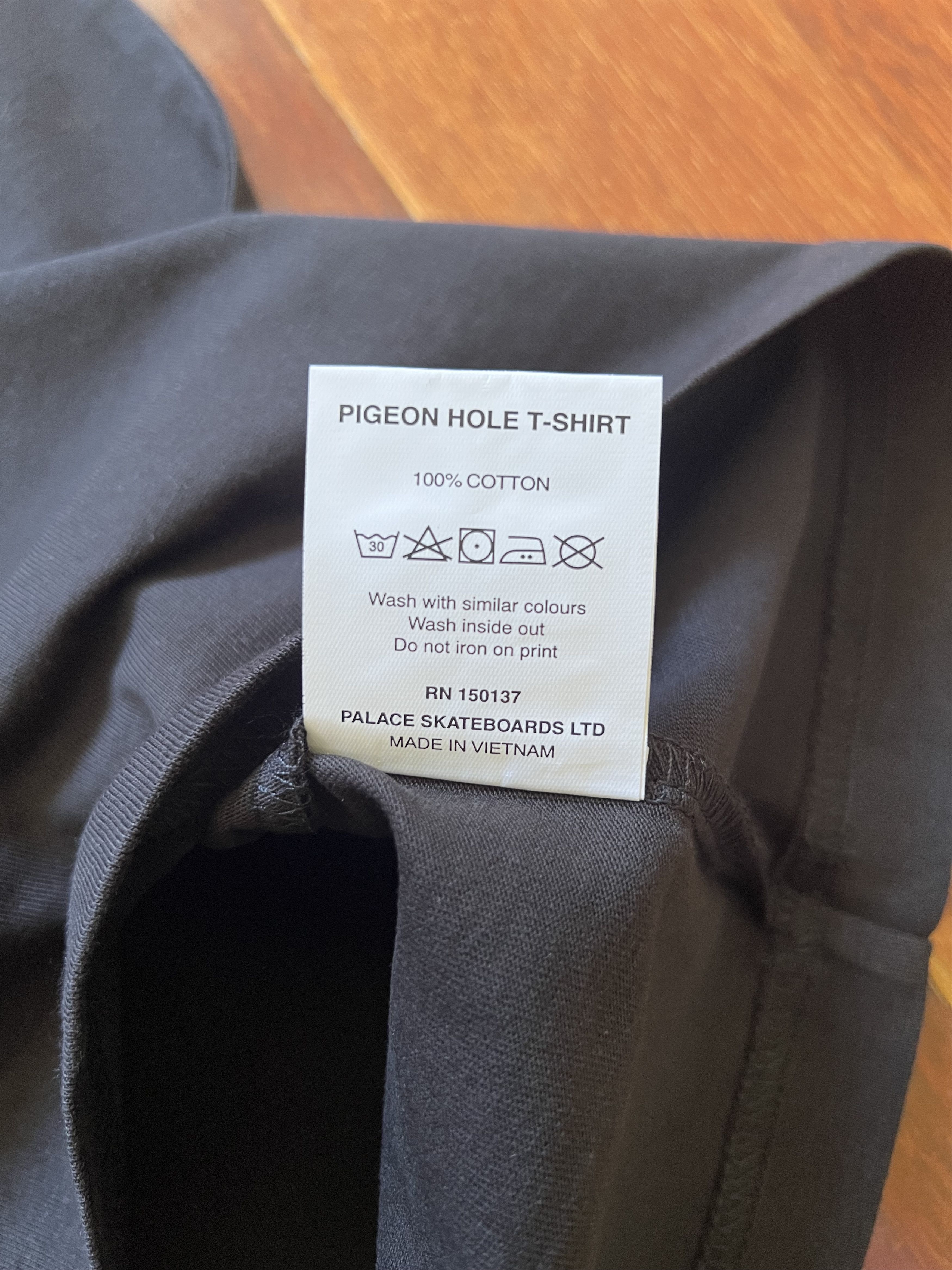Palace 💚 2020 Palace Pigeon Hole T-Shirt Black Medium NEW Size US M / EU 48-50 / 2 - 10 Thumbnail