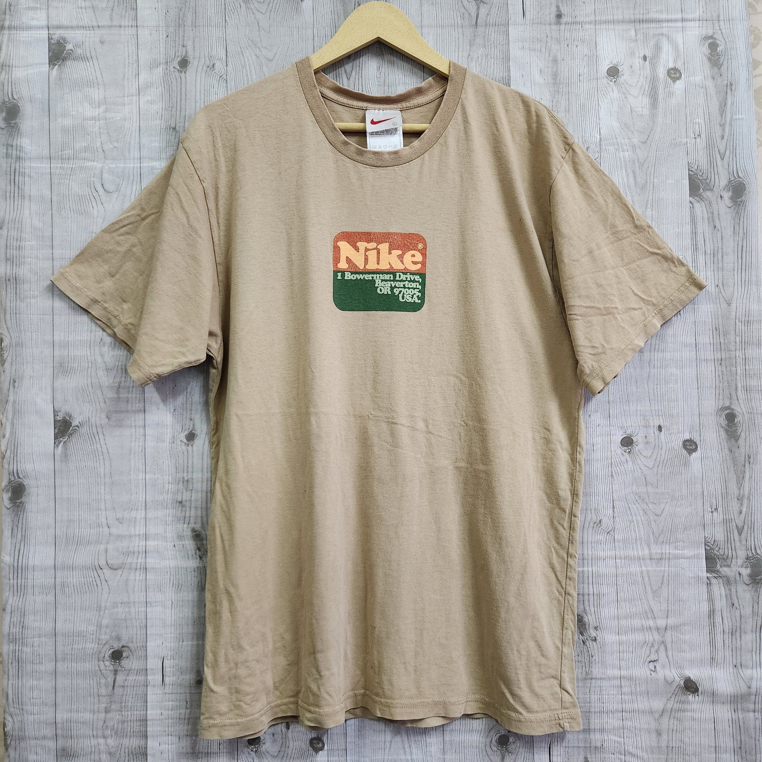 Nike × Vintage Vintage Nike TShirt 1 Bowerman Drive Beaverton USA Size US L / EU 52-54 / 3 - 1 Thumbnail