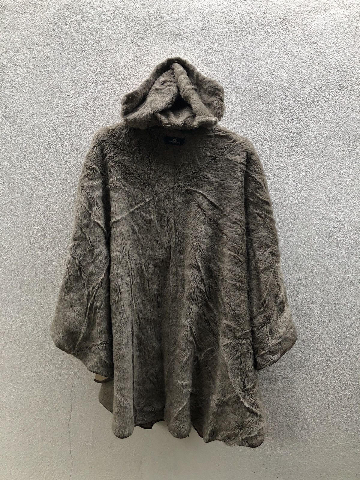 Designer × Japanese Brand Jane More faux fur pancho with hoodie Size US M / EU 48-50 / 2 - 8 Thumbnail