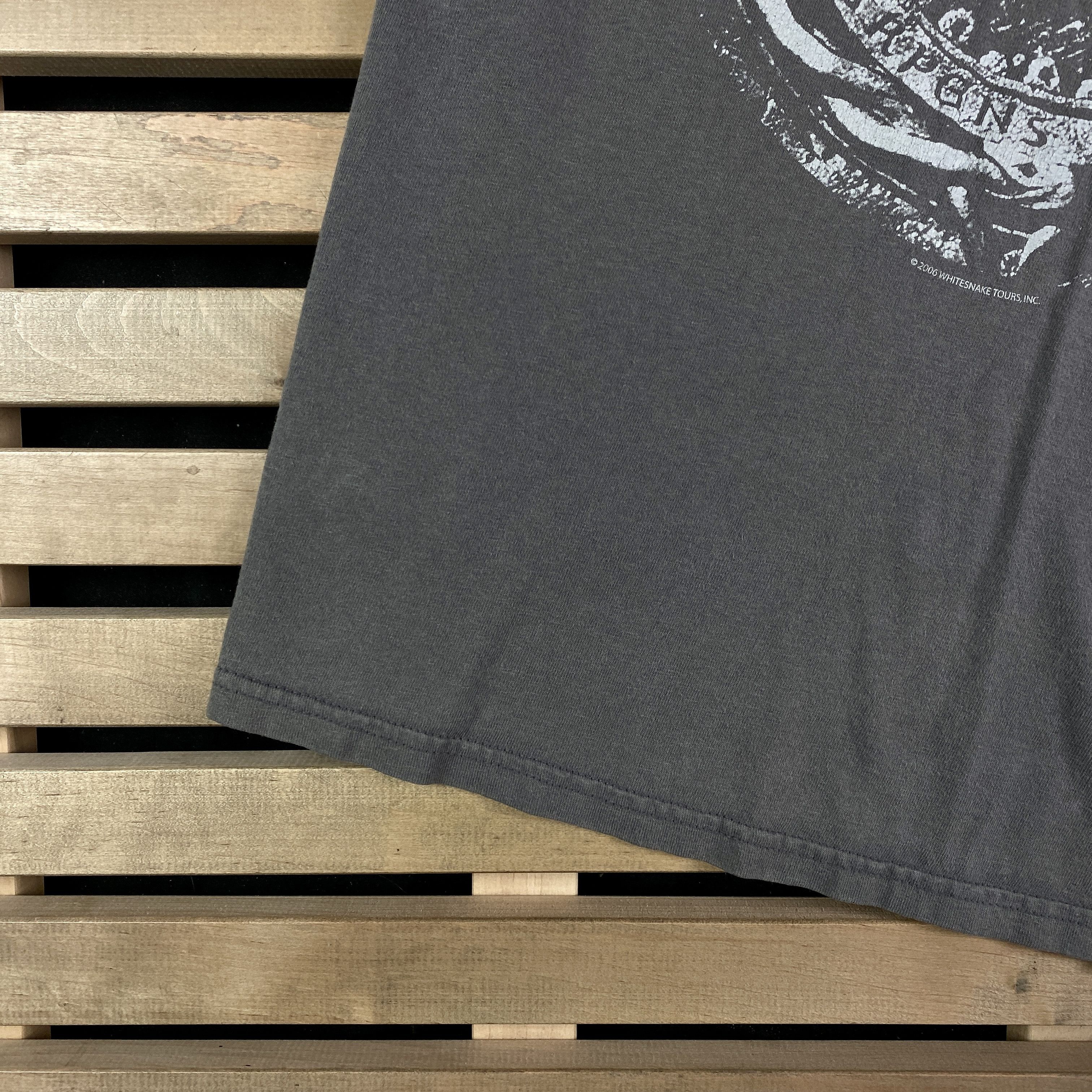 Band Tees × Vintage Mens Vintage T Shirt Whitesnake Size L 2006 Tour Size US L / EU 52-54 / 3 - 3 Thumbnail