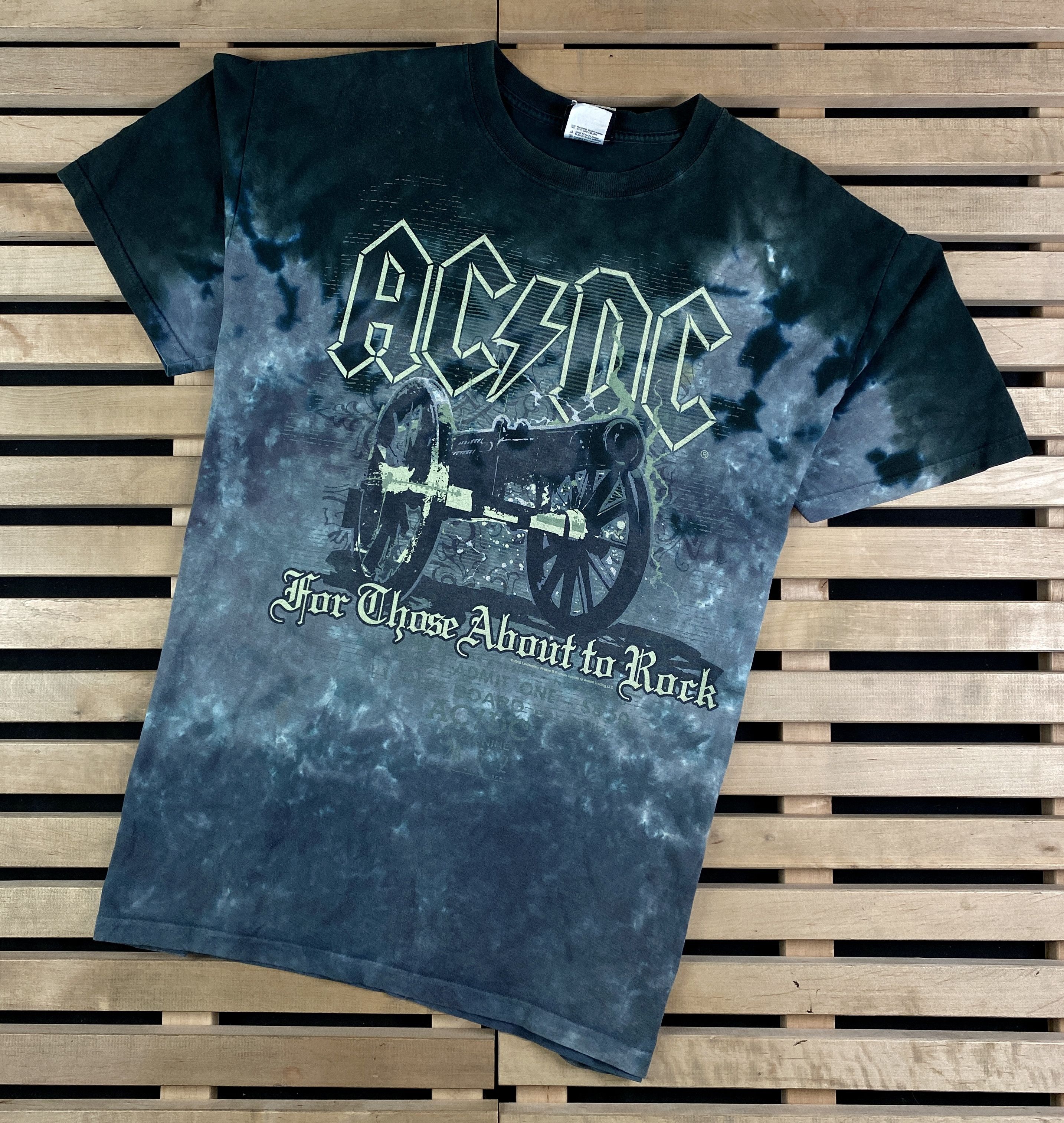 AC/DC × Band Tees × Vintage Men’s Rock T-Shirt AC/DC Vintage 2006 Size L Size US L / EU 52-54 / 3 - 1 Thumbnail
