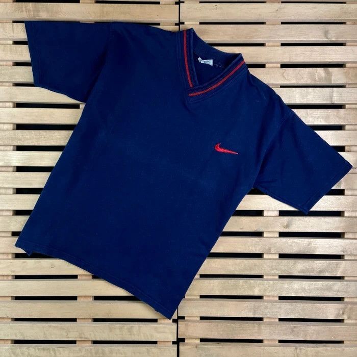 Nike Mens Vintage T Shirt Nike Size L V Neck Size US L / EU 52-54 / 3 - 1 Thumbnail