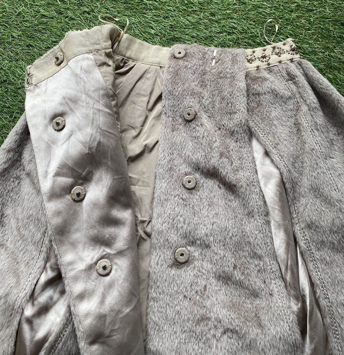 Louis Vuitton LOUIS VUITTON FUR SKIRT Size 26" / US 2 / IT 38 - 14 Thumbnail
