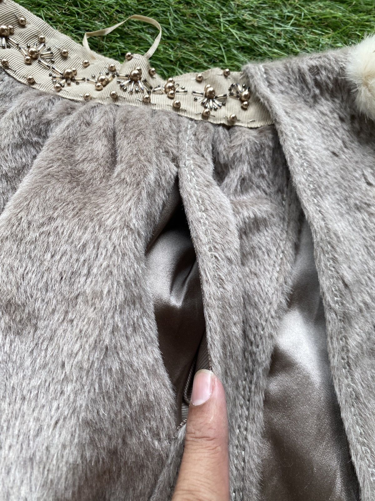 Louis Vuitton LOUIS VUITTON FUR SKIRT Size 26" / US 2 / IT 38 - 11 Thumbnail