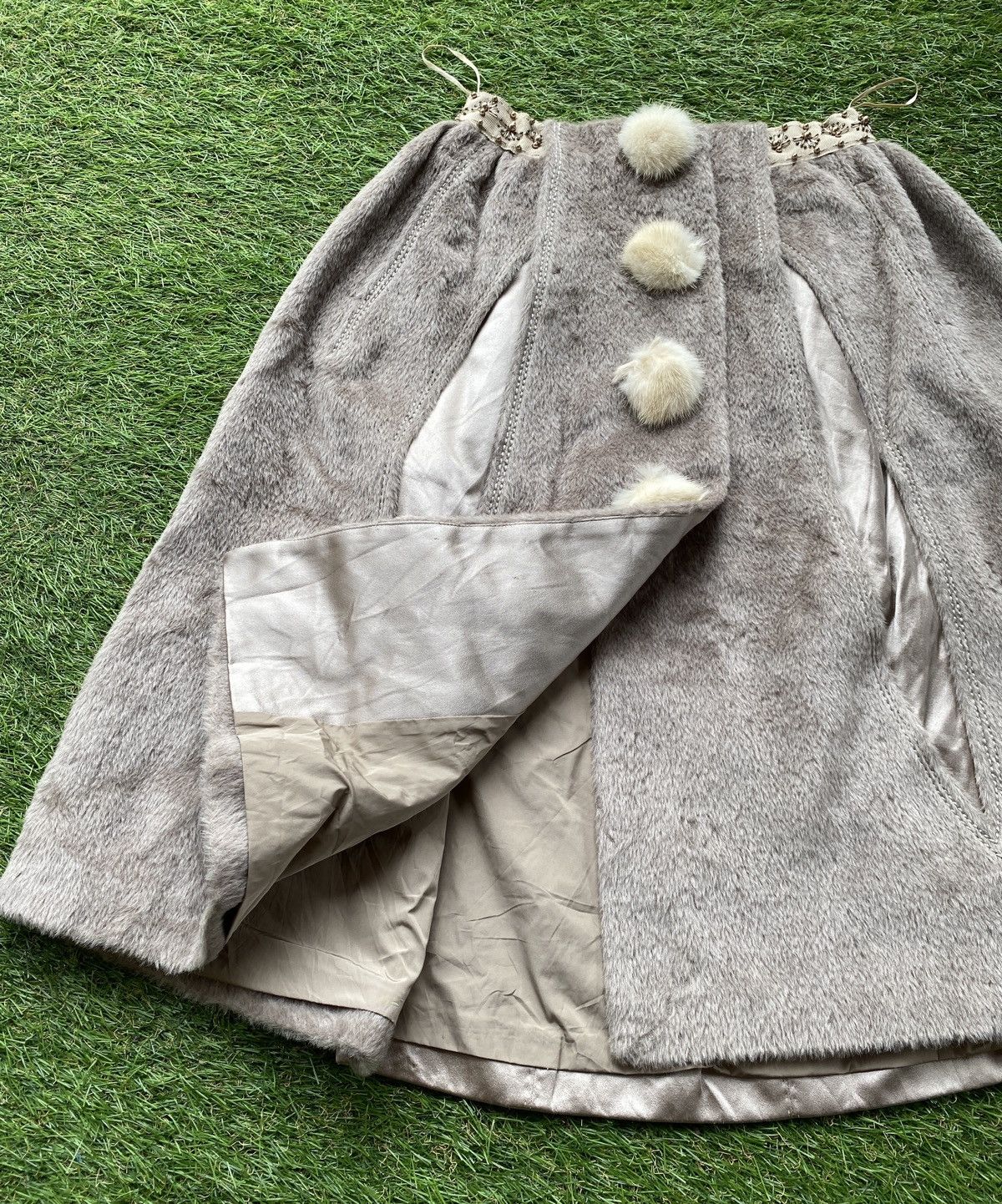 Louis Vuitton LOUIS VUITTON FUR SKIRT Size 26" / US 2 / IT 38 - 6 Thumbnail