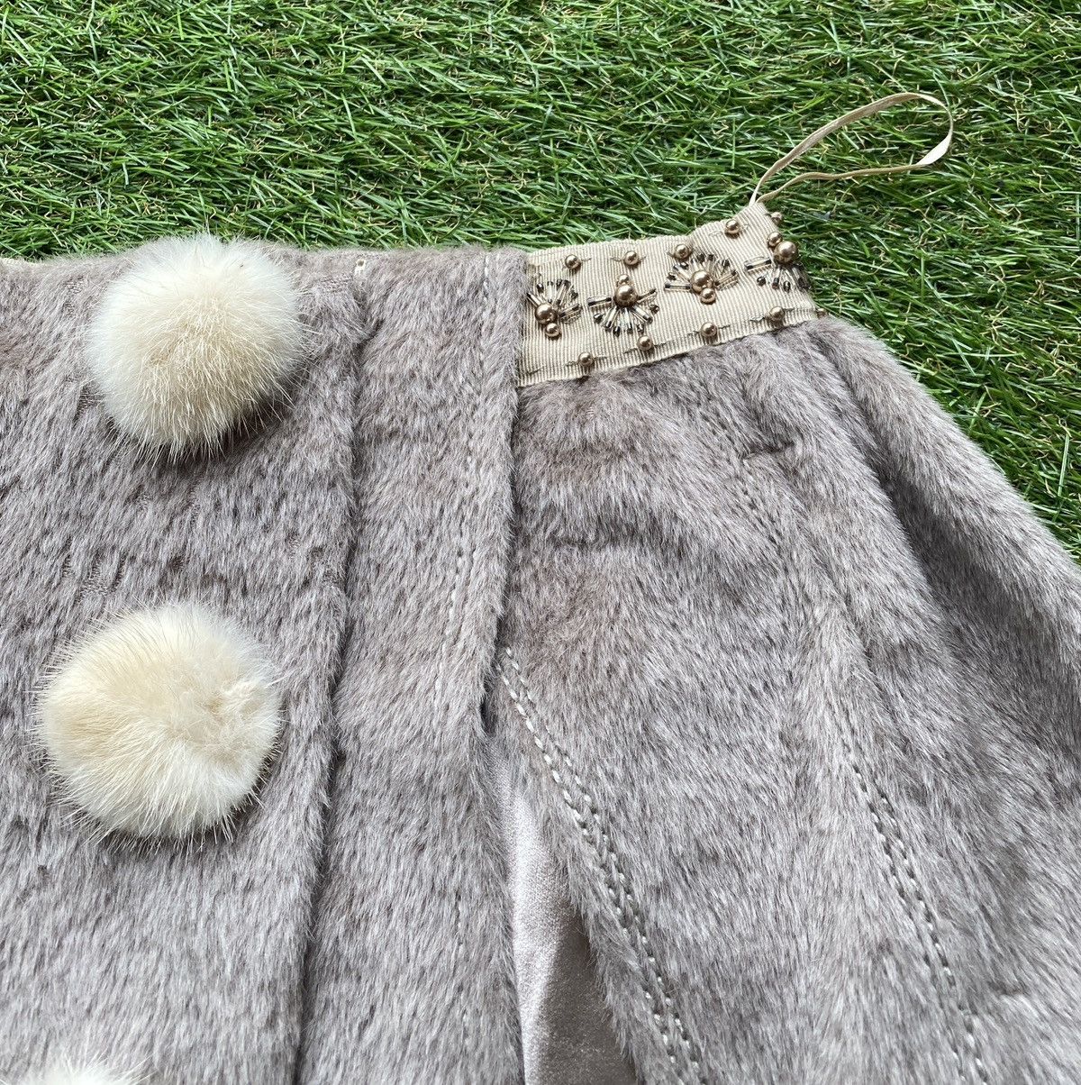 Louis Vuitton LOUIS VUITTON FUR SKIRT Size 26" / US 2 / IT 38 - 3 Thumbnail