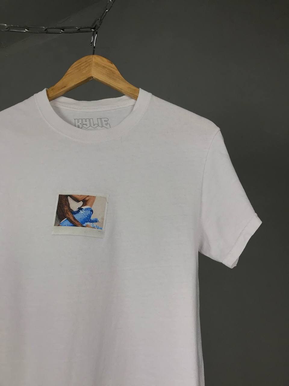 Kendall And Kylie × Kylie Jenner Kylie Cosmetics center logo streetwear tee Size US S / EU 44-46 / 1 - 2 Thumbnail
