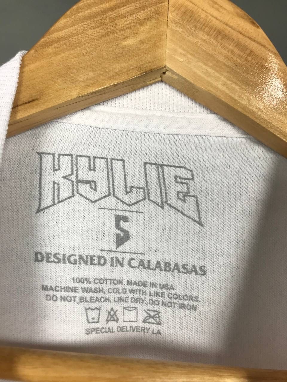 Kendall And Kylie × Kylie Jenner Kylie Cosmetics center logo streetwear tee Size US S / EU 44-46 / 1 - 4 Thumbnail