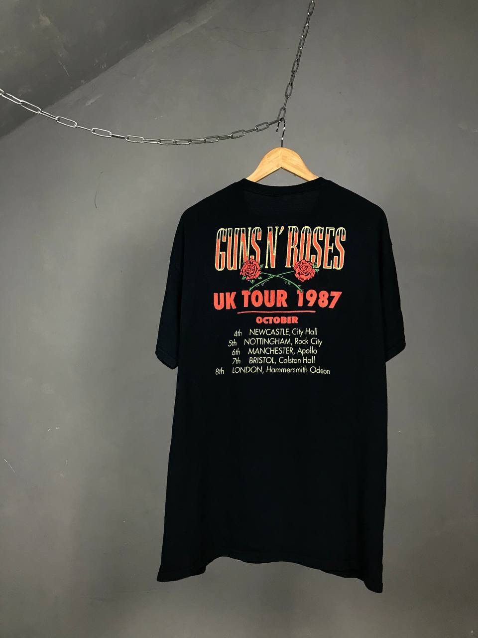 Guns N' Roses Guns N Roses vintage rock band overprinted tour tee Size US XL / EU 56 / 4 - 2 Thumbnail