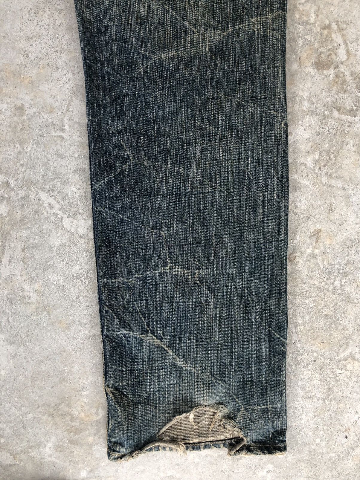 Mossimo Mossimo Mudwash Distressed Jeans Buckle Back Size US 33 - 12 Thumbnail