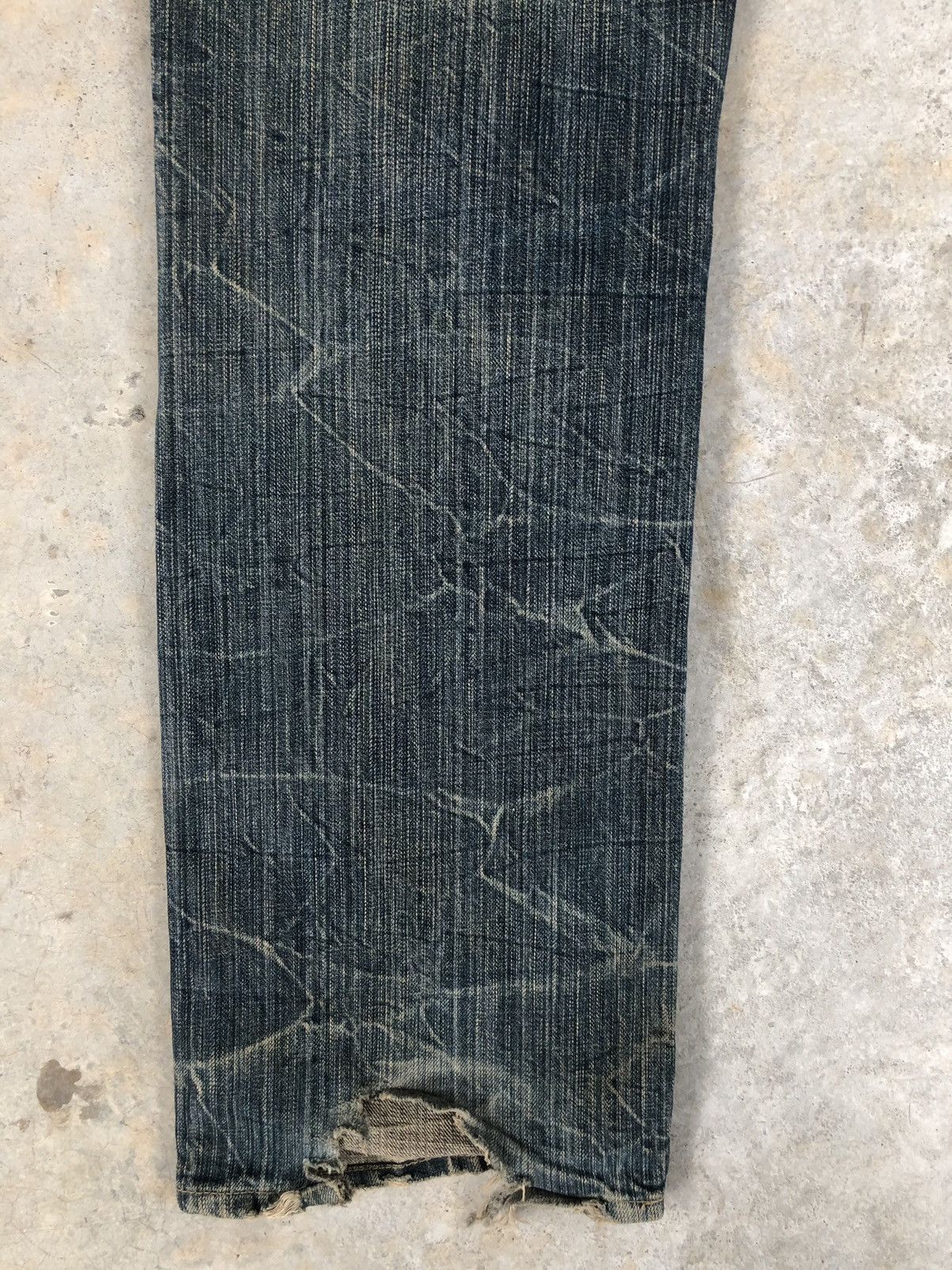 Mossimo Mossimo Mudwash Distressed Jeans Buckle Back Size US 33 - 11 Thumbnail