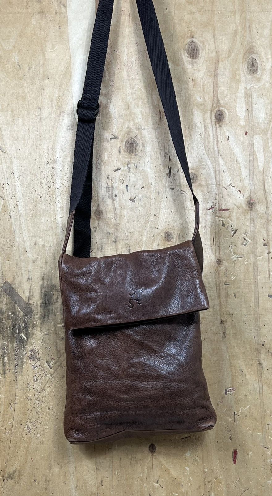 agnes b. Agnes B Voyage Leather Crossbody Sling bag leather Size ONE SIZE - 6 Thumbnail