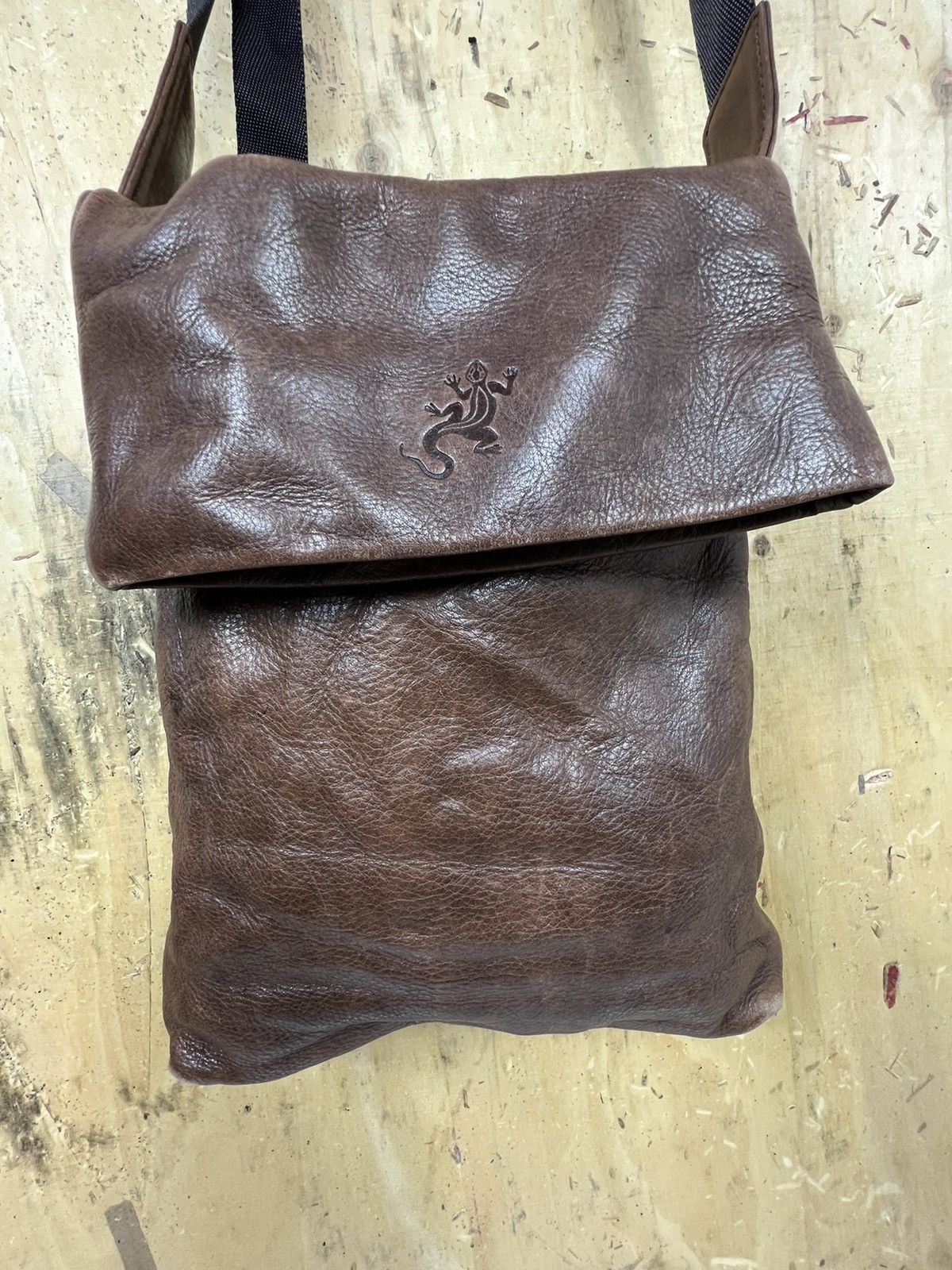agnes b. Agnes B Voyage Leather Crossbody Sling bag leather Size ONE SIZE - 5 Thumbnail