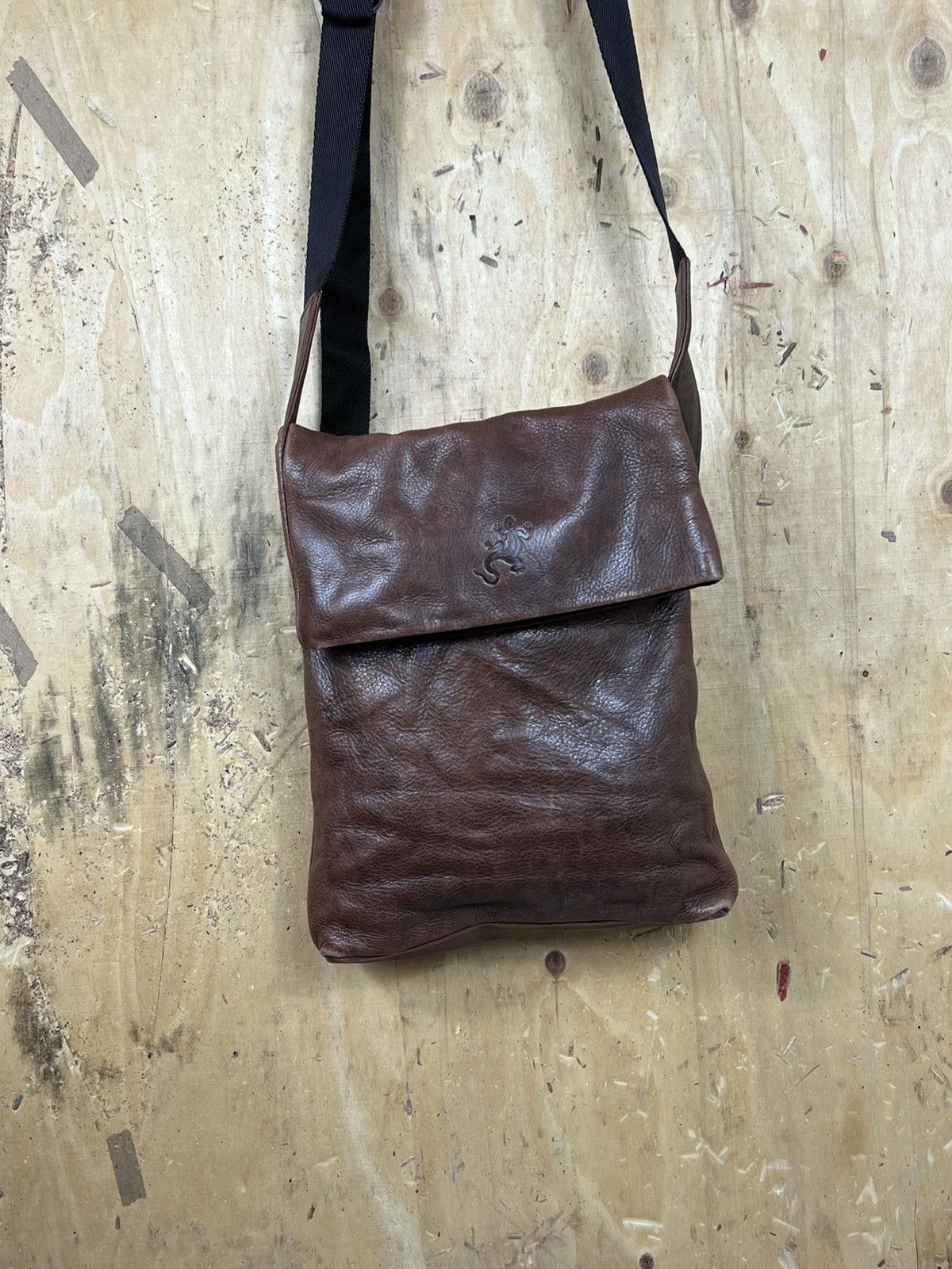 agnes b. Agnes B Voyage Leather Crossbody Sling bag leather Size ONE SIZE - 4 Thumbnail
