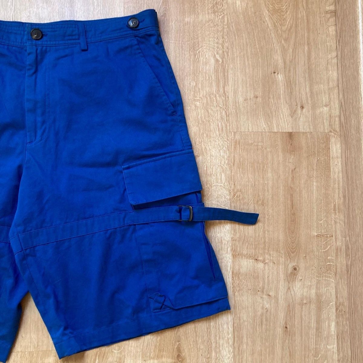 Givenchy Givenchy Bondage Cargo Shorts Size US 34 / EU 50 - 2 Thumbnail