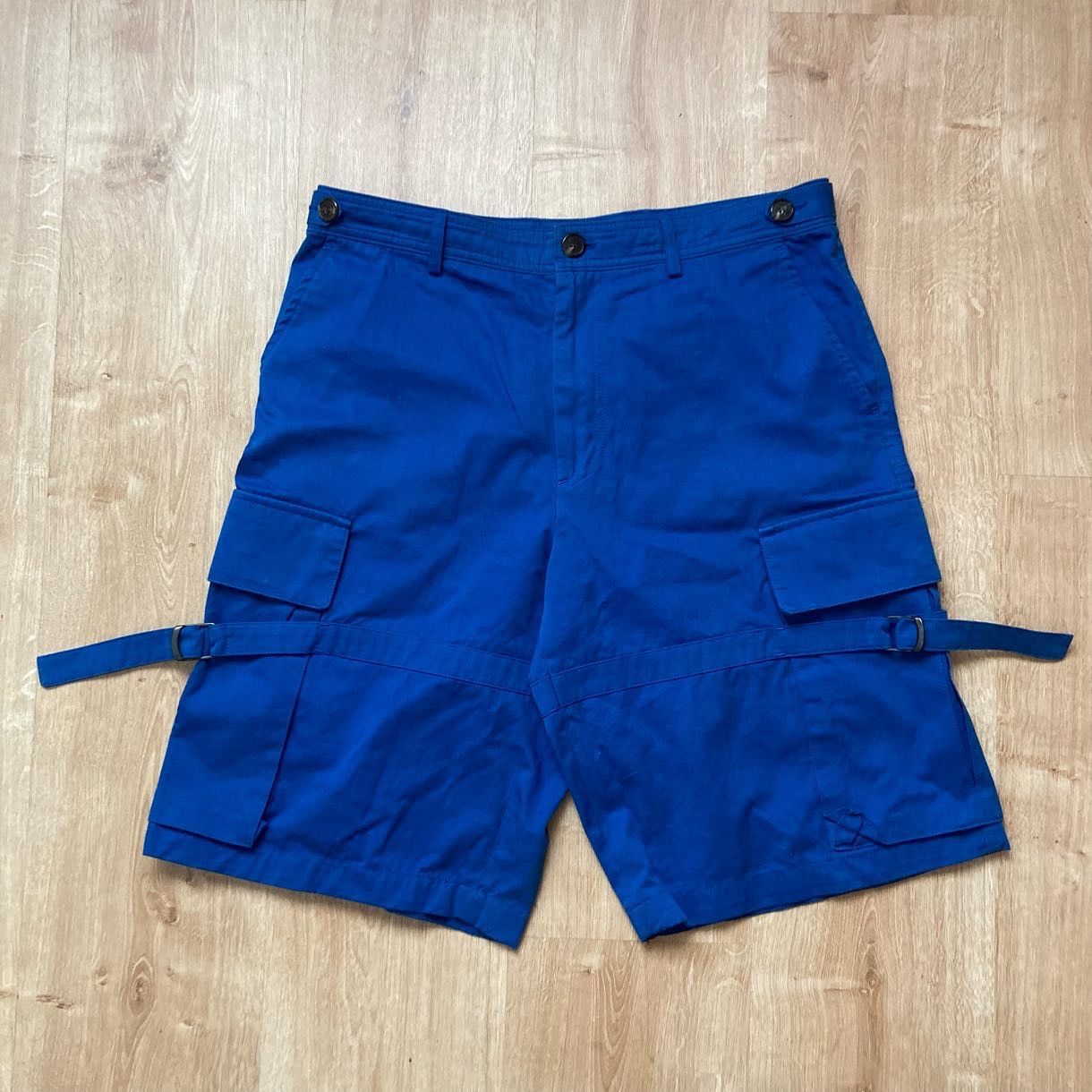Givenchy Givenchy Bondage Cargo Shorts Size US 34 / EU 50 - 1 Thumbnail
