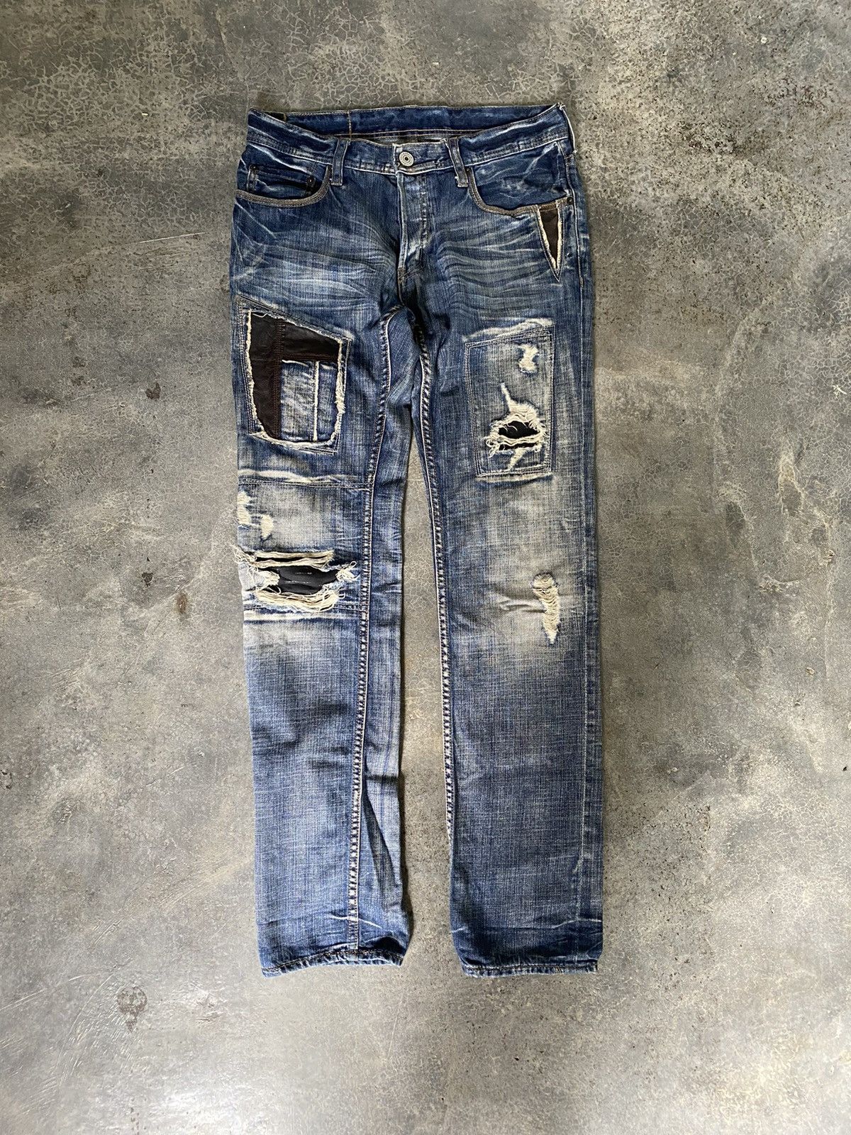 Isamu Katayama Backlash Difference Rupert Japan leather patch distressed denim Size US 32 / EU 48 - 2 Thumbnail