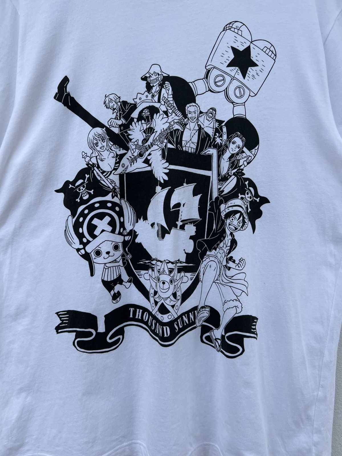 One Piece × Uniqlo Crew King Pirate Luffy with Sunny Go Size US L / EU 52-54 / 3 - 2 Thumbnail