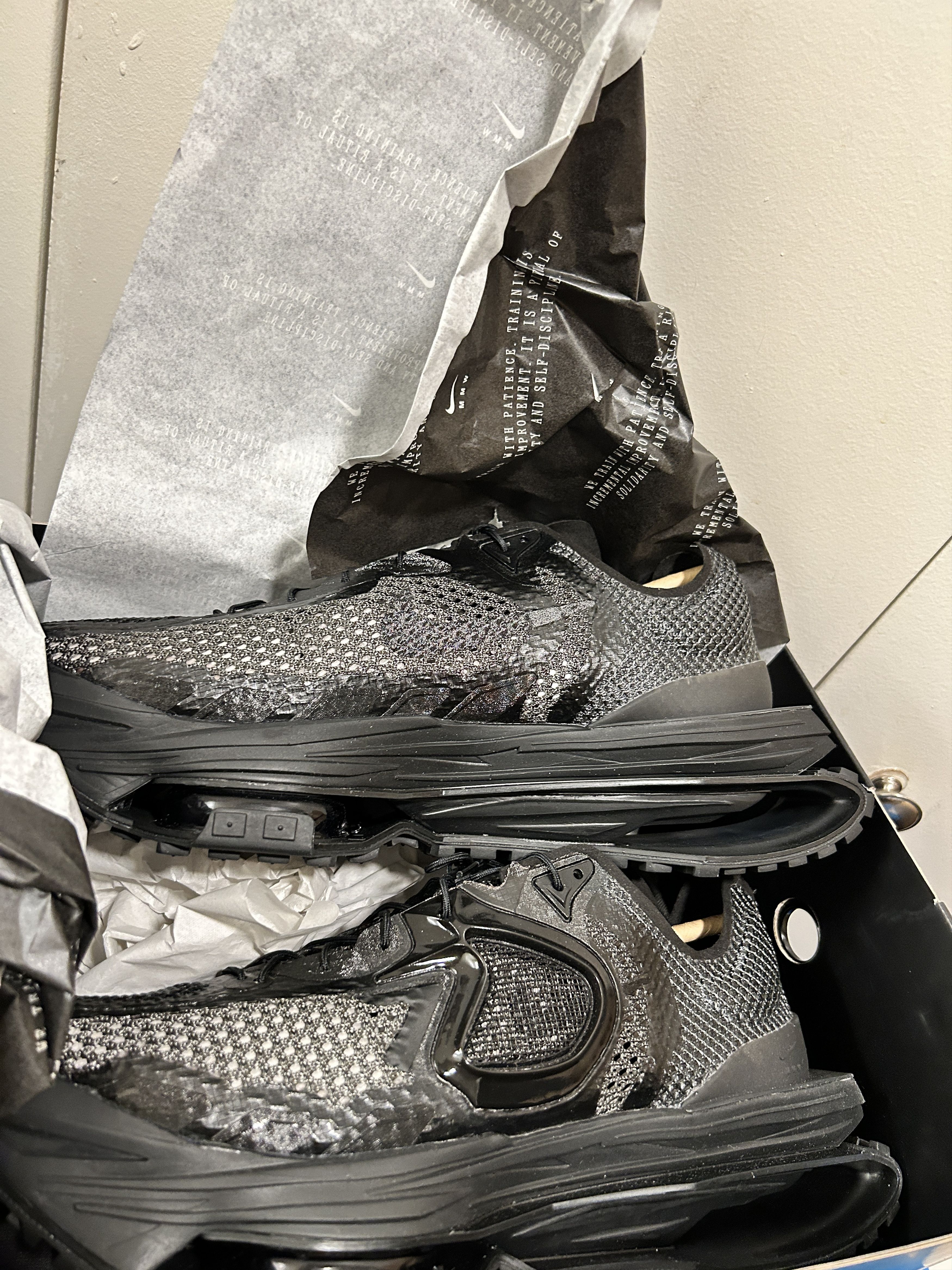 MMW × Nike Zoom MMW 004 Triple Black Matthew Williamson ALYX Size US 10 / EU 43 - 4 Thumbnail