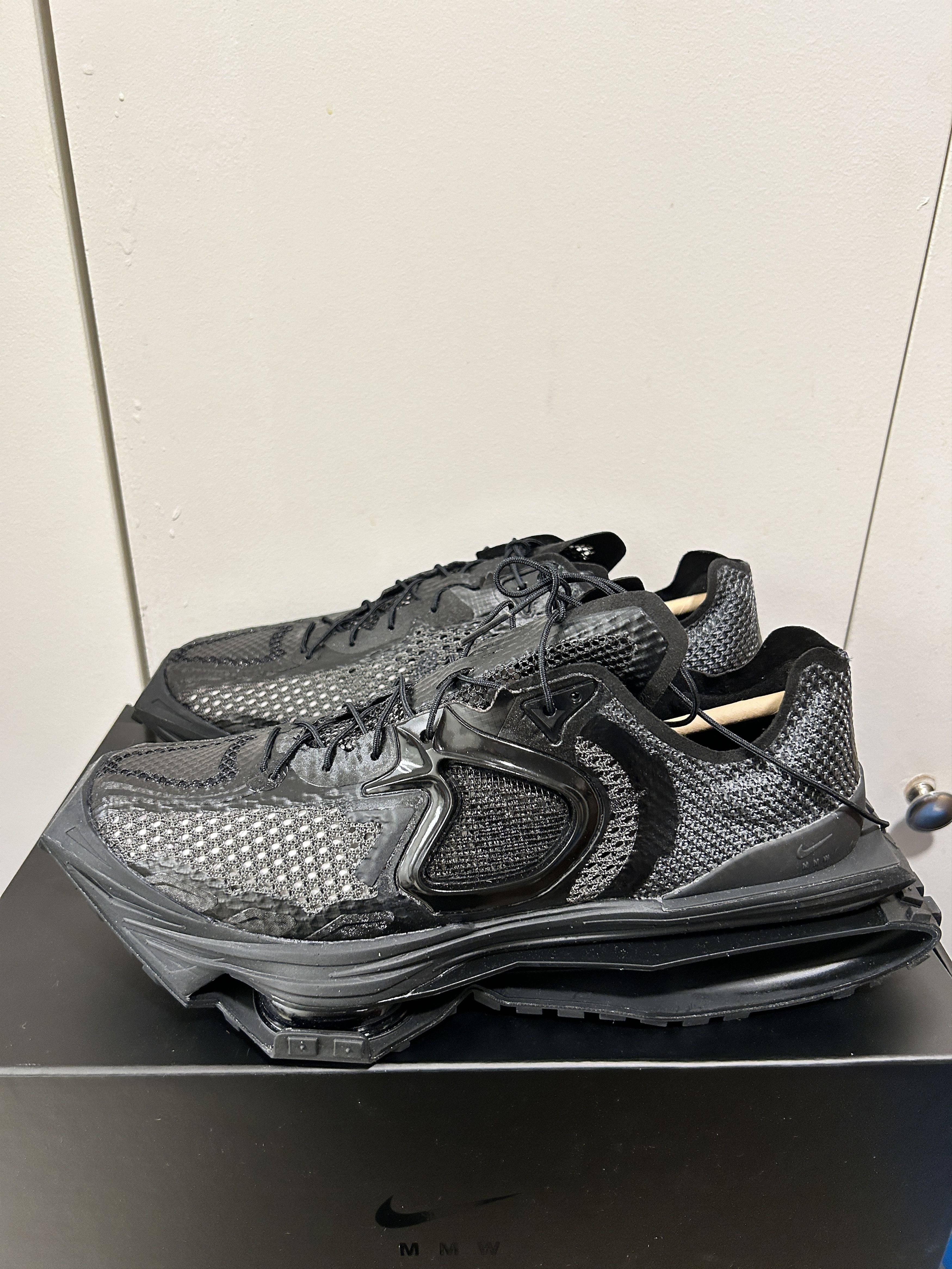 MMW × Nike Zoom MMW 004 Triple Black Matthew Williamson ALYX Size US 10 / EU 43 - 2 Thumbnail