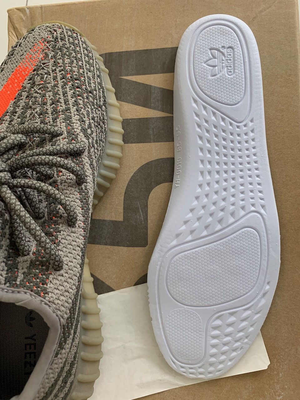 Adidas × Kanye West US9 Yeezy 350 V2 Beluga OG release pa DS OG ALL + receipts Size US 9 / EU 42 - 6 Thumbnail