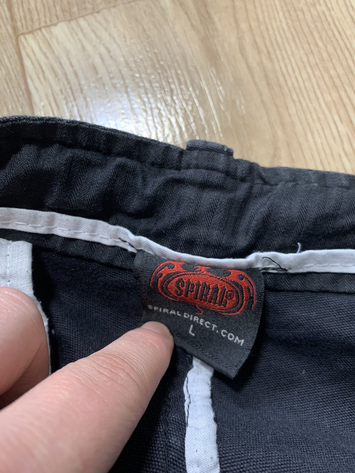 Vintage Spiral Skulls Cargo Shorts Vintage Size L Size US 34 / EU 50 - 7 Thumbnail