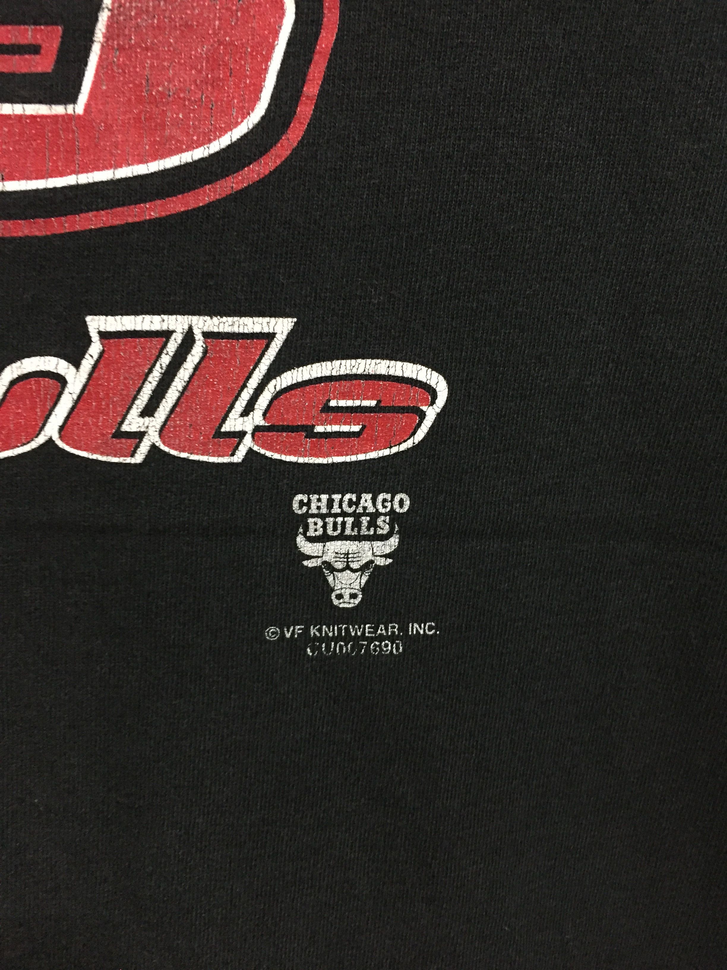 NBA Vintage chicago bulls t shirt big logo long sleeve fit M Size US M / EU 48-50 / 2 - 3 Thumbnail