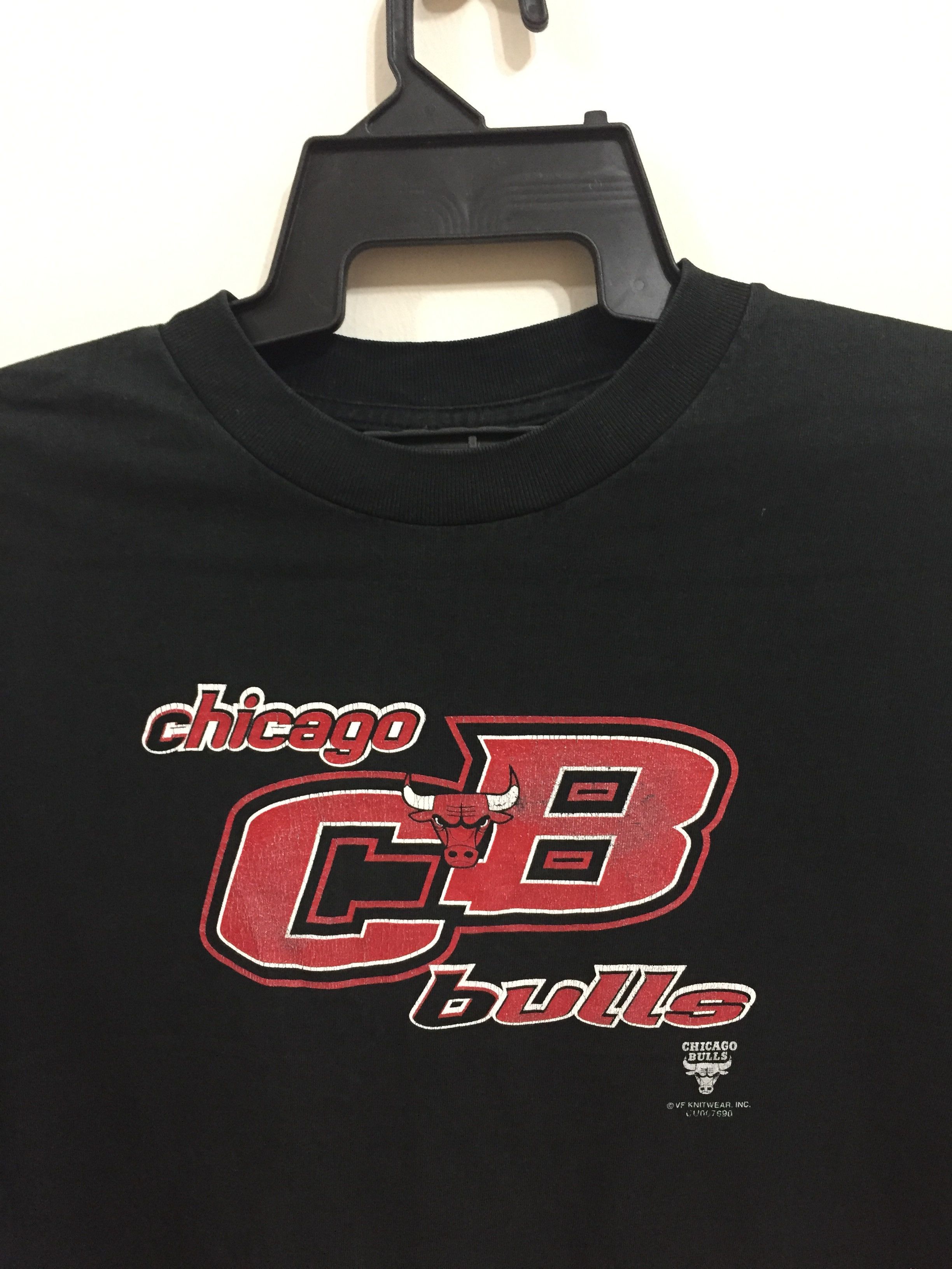 NBA Vintage chicago bulls t shirt big logo long sleeve fit M Size US M / EU 48-50 / 2 - 2 Thumbnail