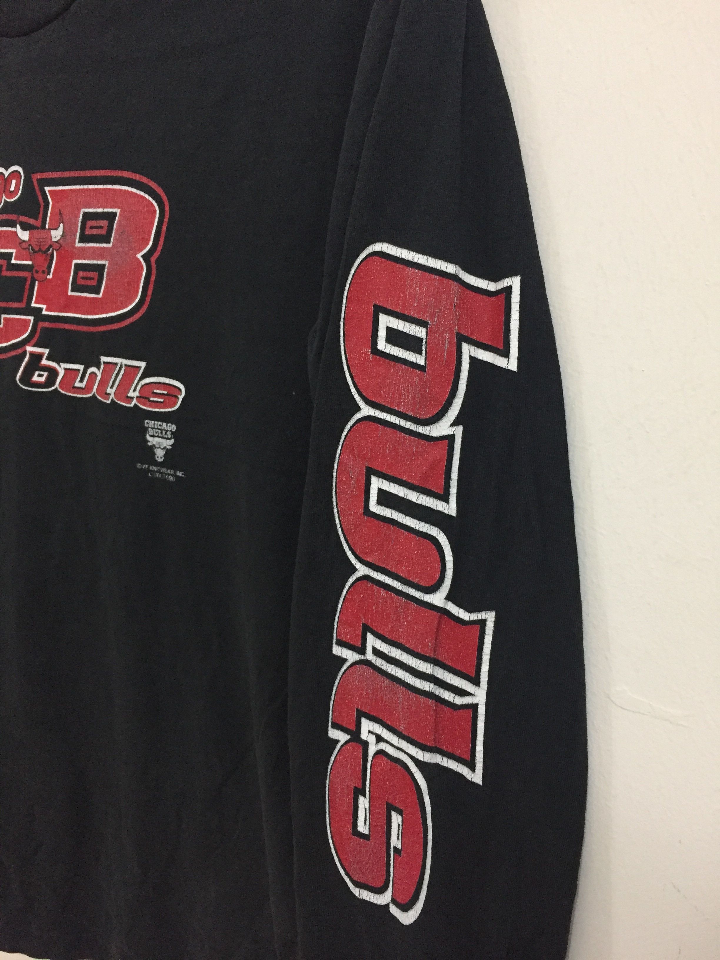 NBA Vintage chicago bulls t shirt big logo long sleeve fit M Size US M / EU 48-50 / 2 - 5 Thumbnail
