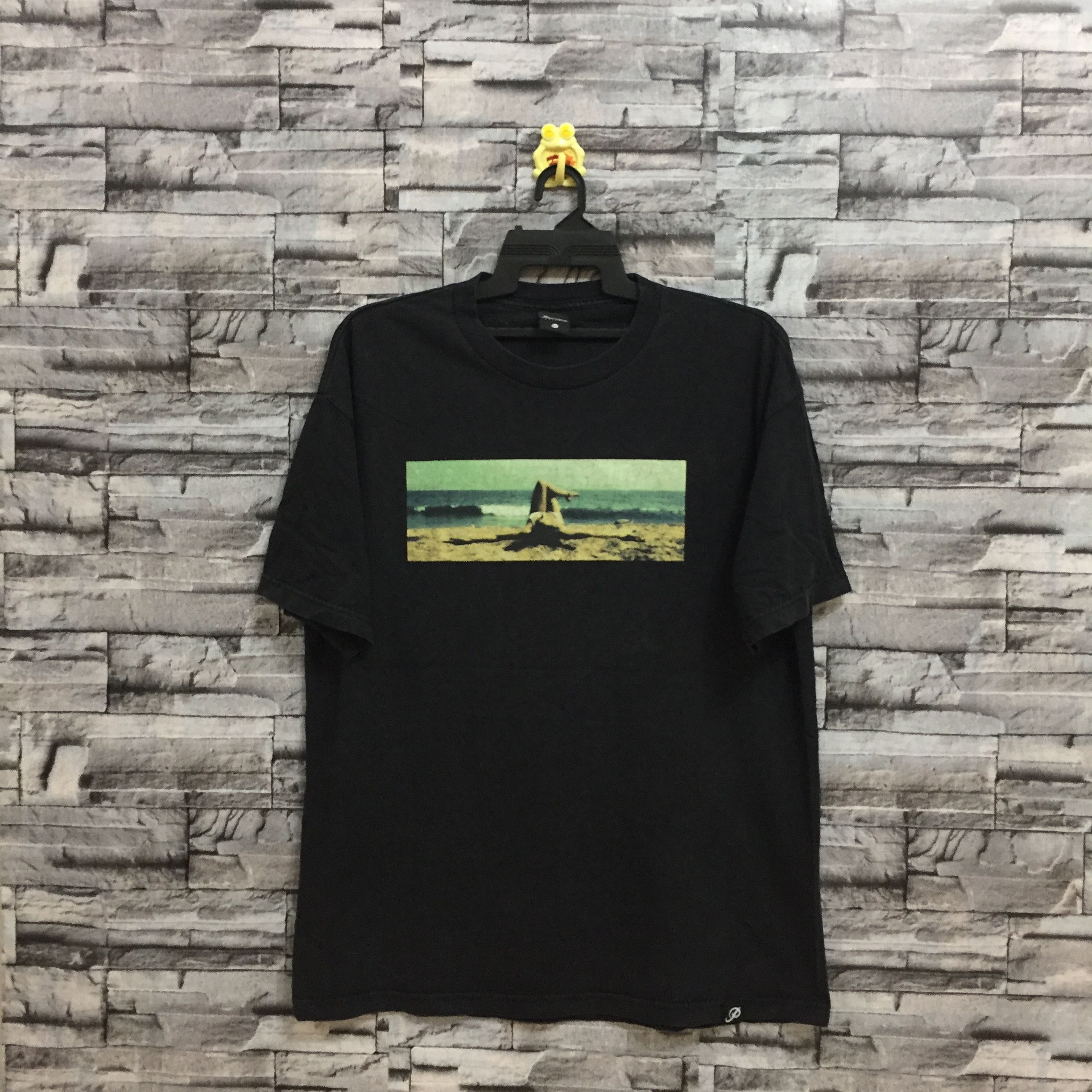 Primitive Vintage primitive t shirt big logo girl beach streetwear Size US XL / EU 56 / 4 - 1 Thumbnail