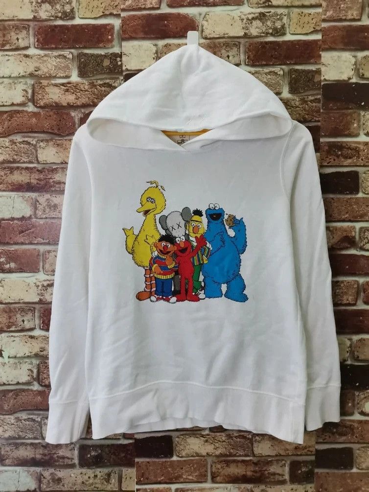 Japanese Brand × Kaws × Vintage Kaws x Uniqlo X Sesame Street NO. 1 / Cdg Size US M / EU 48-50 / 2 - 1 Thumbnail