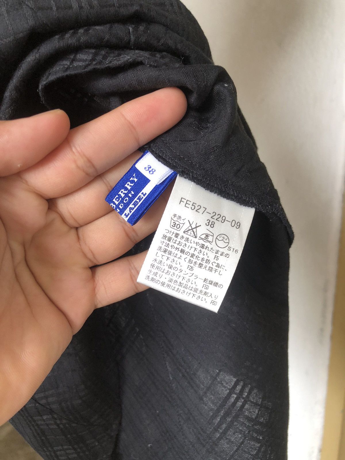 Burberry Vintage Burberry London Nova Check Black Button Up Shirt Size XS / US 0-2 / IT 36-38 - 13 Thumbnail
