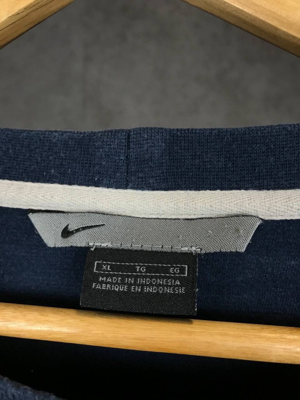 Nike Nike swoosh streetwear vintage sweatshirt Size US XL / EU 56 / 4 - 3 Thumbnail