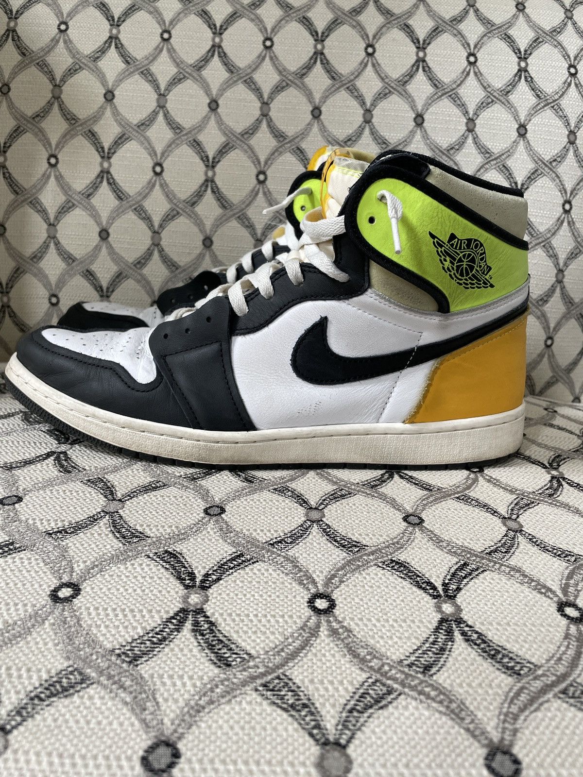 Jordan Brand Air Jordan 1 Retro High OG “Volt Gold” Sneakers- M size 13 Size US 13 / EU 46 - 7 Thumbnail