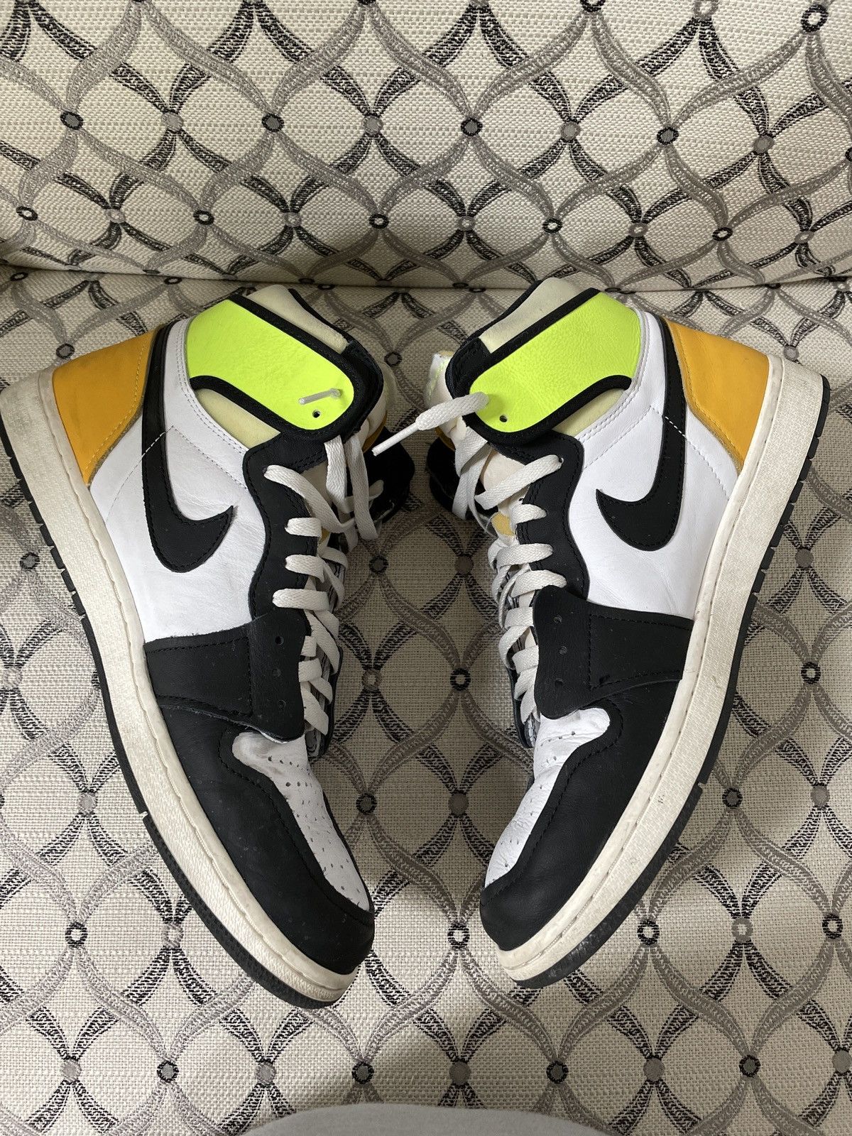 Jordan Brand Air Jordan 1 Retro High OG “Volt Gold” Sneakers- M size 13 Size US 13 / EU 46 - 3 Thumbnail