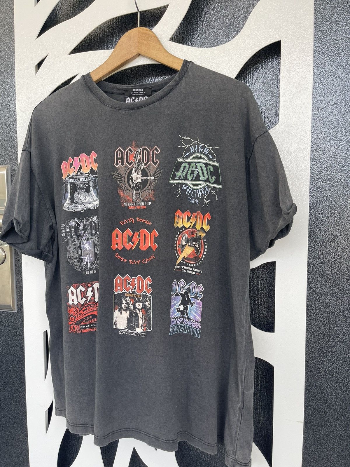 AC/DC × Band Tees × Bershka BERSHKA AC/DC ROCK TOUR FADED TSHIRT Size US L / EU 52-54 / 3 - 2 Thumbnail