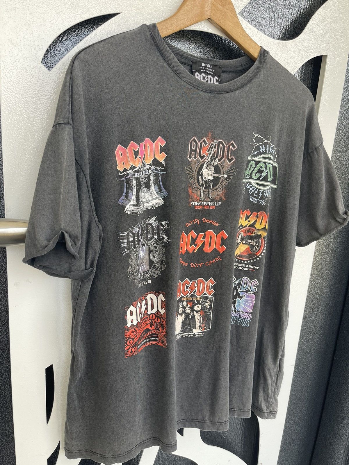 AC/DC × Band Tees × Bershka BERSHKA AC/DC ROCK TOUR FADED TSHIRT Size US L / EU 52-54 / 3 - 3 Thumbnail