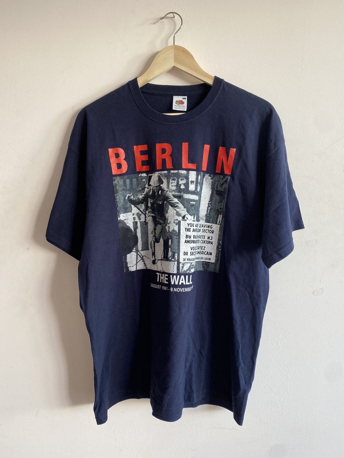 Vintage 80s Single store Stitch T-Shirt Men’s Medium Berlin Wall Art Hipster USA Made