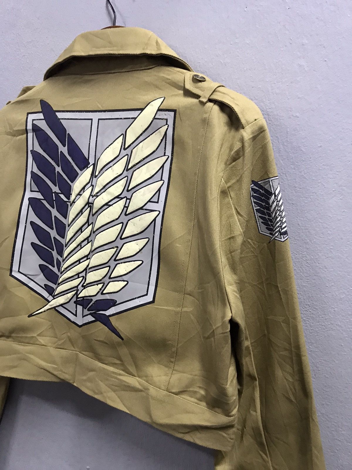 Anime VINTAGE ATTACK ON TITAN UNIVERSAL STUDIOS CROPPED JACKET Size US L / EU 52-54 / 3 - 7 Thumbnail