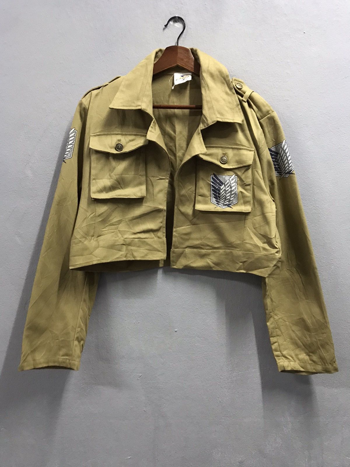 Anime VINTAGE ATTACK ON TITAN UNIVERSAL STUDIOS CROPPED JACKET Size US L / EU 52-54 / 3 - 2 Thumbnail