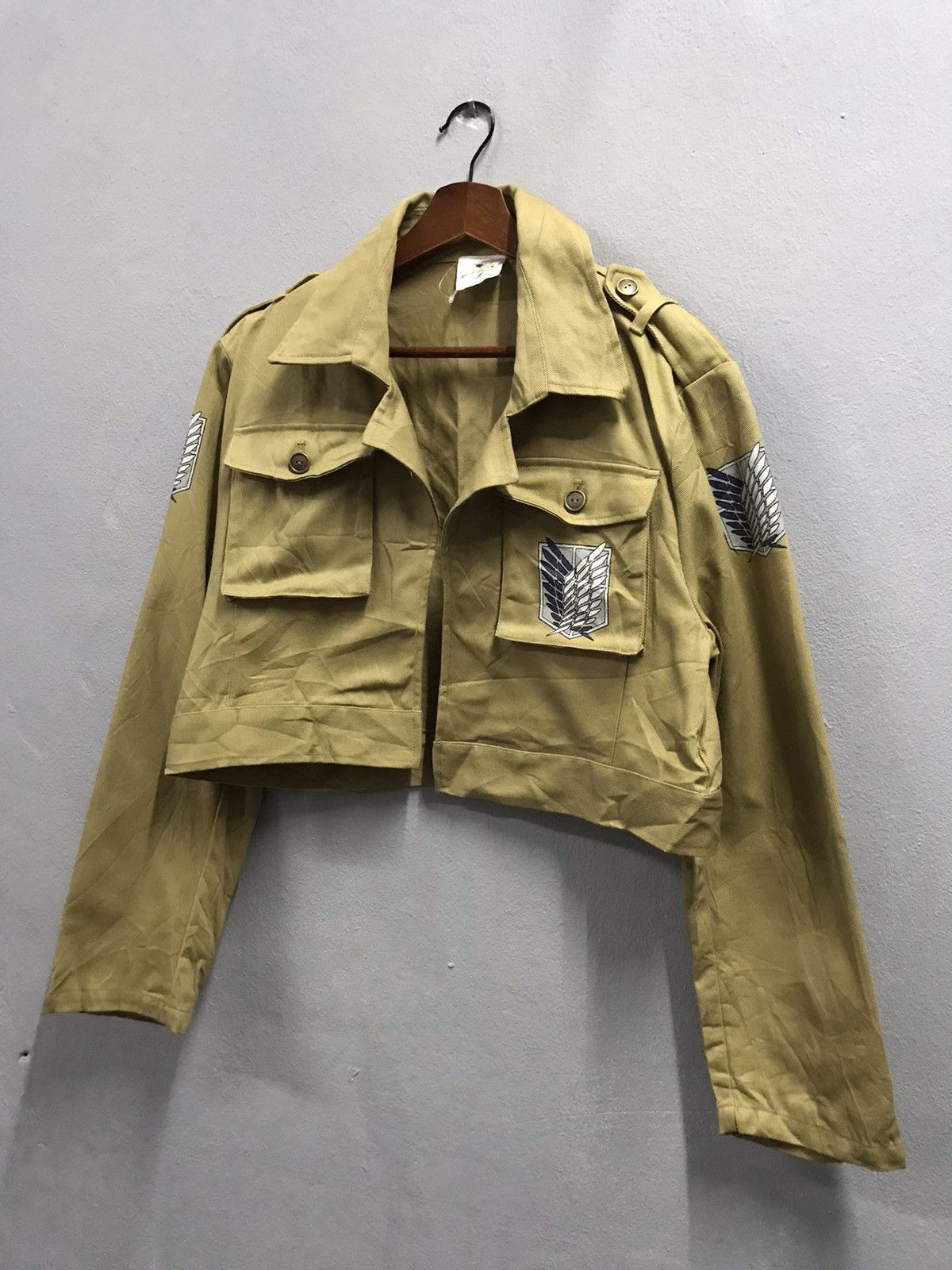 Anime VINTAGE ATTACK ON TITAN UNIVERSAL STUDIOS CROPPED JACKET Size US L / EU 52-54 / 3 - 3 Thumbnail